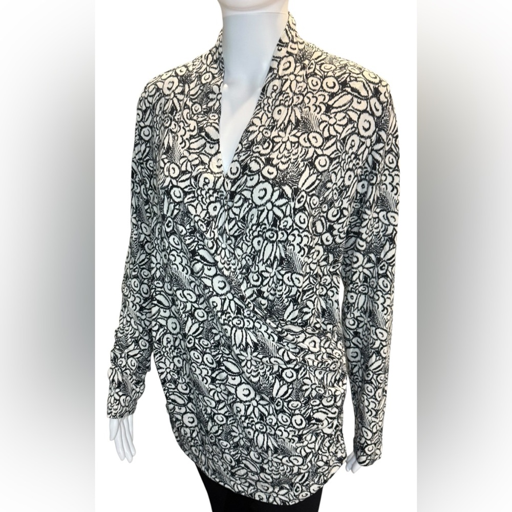 LANDS END women’s faux wrap long sleeve top Black and White floral Size Large